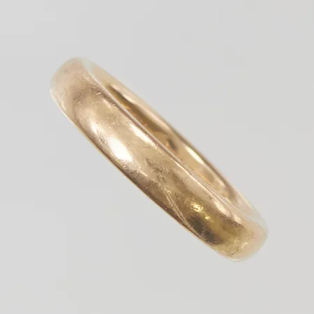 Ring stl:18 bredd 4mm gravyr 18K 7,4g.