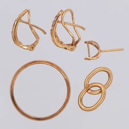 Diverse guld, delvis defekt, gravyr, sten, 18K Vikt: 13,4 g