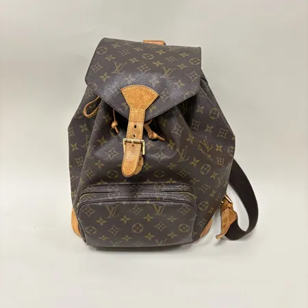 Ryggsäck Louis Vuitton Montsouris GM, datumkod BA0918, Januari 1998 i Frankrike, slitage, utvändiga fläckar på läderdetaljer, beslag i gulmetall, inga tillbehör  Skickas med postpaket.