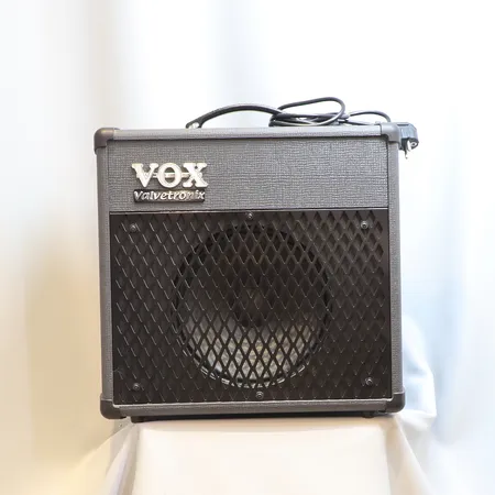Förstärkare Vox Valvetronix, modellnr:AD15VT-XL, serienr:003979, med strömkabel Skickas med postpaket.