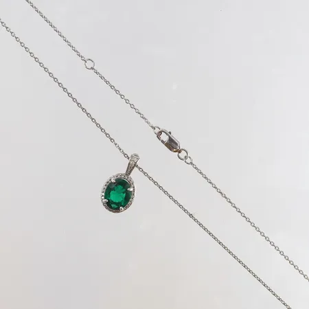 Collier med hänge grön samt vita stenar längd 42-45cm bredd 1,2-10,5mm Silver 925/1000. Vikt: 4,2 g