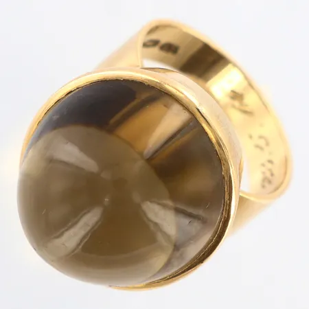 Ring med rökkvarts sten, stl:17½, bredd: 4-21mm, finska stämplar, 14K Vikt: 10,7 g