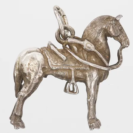 Hänge häst 1982, längd 2,2cm, höjd 2,2cm, 925/1000 Silver Vikt: 6,9 g