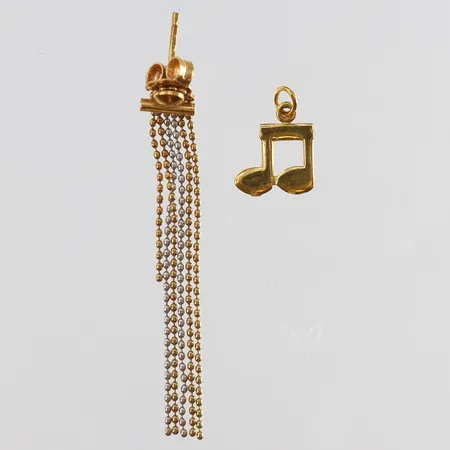 Guldsmycken udda 18K.  Vikt: 1,9 g
