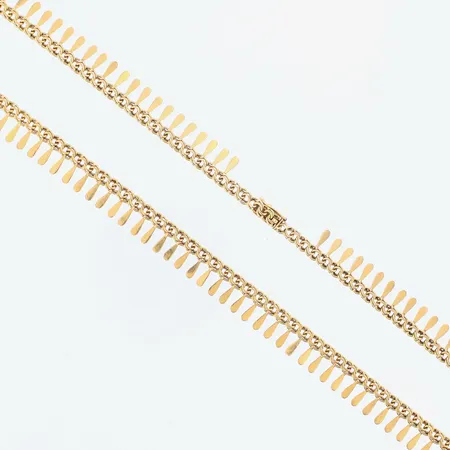 Collier Bismarck med integrerade hängen, längd 45,5cm bredd 3-10mm 18K Vikt: 21,3 g