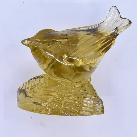 Skulptur fågel formgiven av Paul Hoff Svenskt Glas/WWF höjd 6,5cm, gul glasmassa signerad 1970-80-tal.