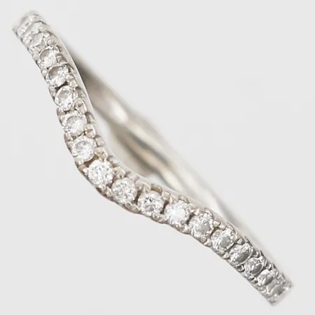 Ring med briljantslipade diamanter totalt ca 0,21ct, stl: 17½, tillverkad av Kaplans, Stockholm, 18K vitguld Vikt: 2,6 g