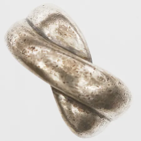 Ring stl: 18¼ bredd 5-10mm, 925/1000 Silver. Vikt: 9 g