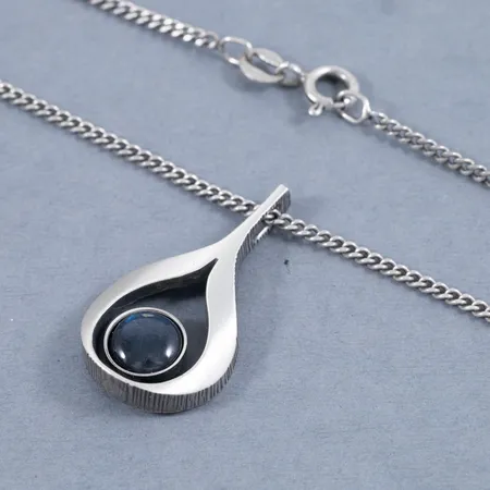Collier Karl Laine för Finnfeeling Finland hänge med spektrolit, kedja pansar 47cm, lätt oxiderat silver 925/1000 6,2g.  