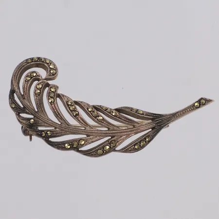 Brosch med markasiter längd 48mm, bredd 12mm, 835/1000 silver Vikt: 5,8 g