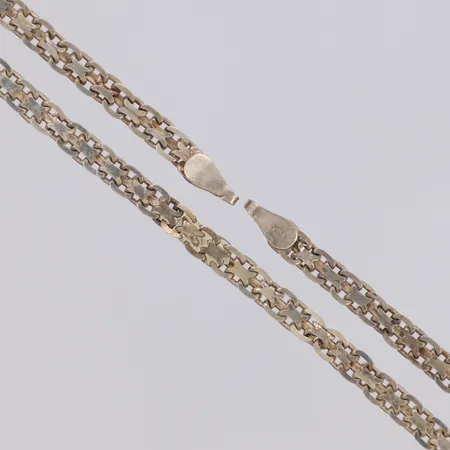 Collier x-länk längd 40,5cm, bredd 4mm, saknar lås, ojämnheter, 925/1000 silver Vikt: 7,2 g