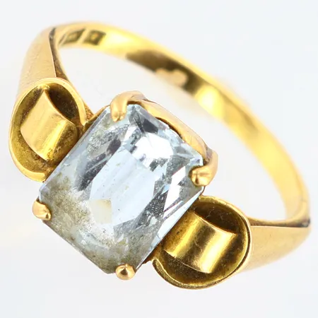 Ring med blå sten stl:17½, bredd:1,5-9,5mm, 18K Vikt: 3,5 g