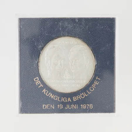 Minnesmynt Kungliga bröllopet, nominellt värde 50kr, 27mm etui, 925/1000 Silver 27,0g.