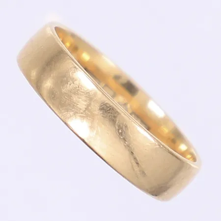 Ring slät stl:18½ bredd 5mm svenska stämplar, gravyr, 18K Vikt: 5,1 g