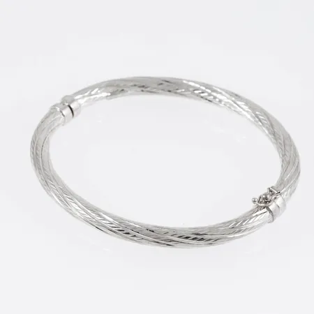 Stelt armband med tvinnad dekor innermått 17cm, bredd 5mm, öppningsbar, ihålig, silver 925/1000 11,9g.