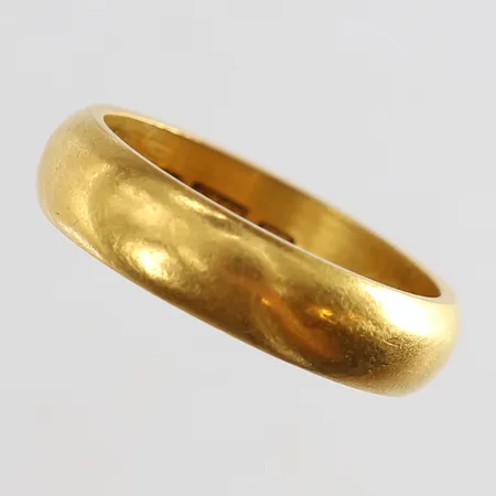 Ring slät stl:19 bredd 5,5mm gravyr 23K.  Vikt: 10,1 g