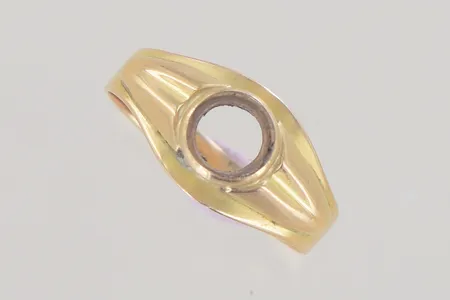 Ring, STL: 17½ mm, sten saknas 18K Vikt: 1,1 g