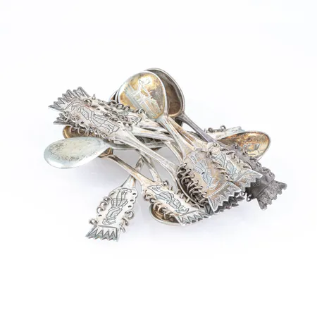 Diverse silver gravyrer 830/1000 171,8g.
