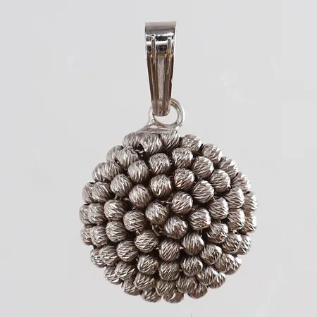 Hänge med kulor 30x18,5mm ink ögla lagningar vitguld 18K. Vikt: 5,1 g