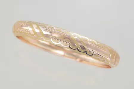 Armring diam 6 cm bredd 10 mm, böjd på ett ställe 14K Vikt: 4,4 g
