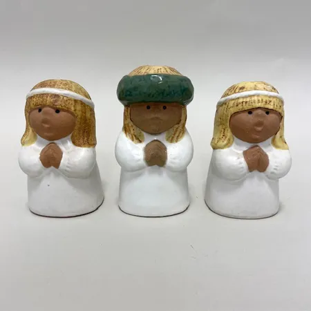 Figuriner ljusstake Lucia ur serien Adventsbarn Lisa Larson för Rörstrand höjd ca 11cm stearinrester.