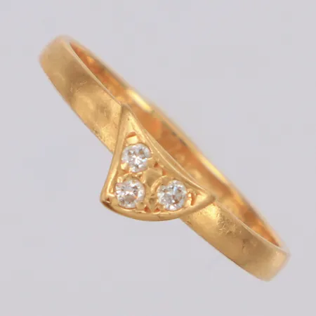 Ring med diamanter totalt ca 0,07ct, stl:17½, bredd 5mm, gravyr, 18K Vikt: 2,1 g