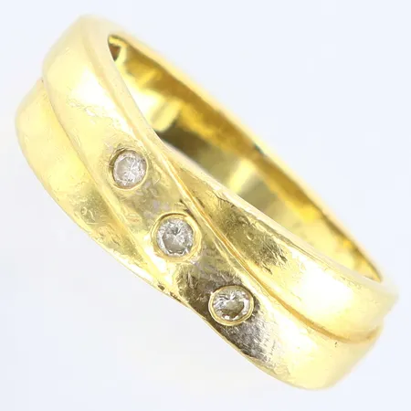 Ring med vita stenar stl:17¼, bredd:3-6mm, 14K Vikt: 4,1 g