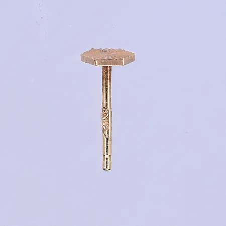 Udda örhänge Ø4 mm saknar stopp 18K. Vikt: 0,2 g