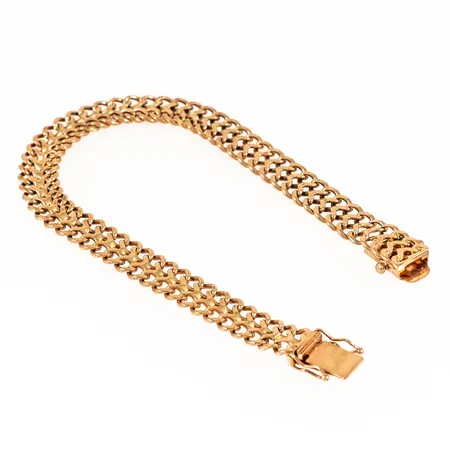 Armband fiskben i 18K guld. Längd 18 cm. Bredd 7,8 mm. Kistlås. Aningen ojämnt. Vikt 15,1g Vikt: 15,1 g
