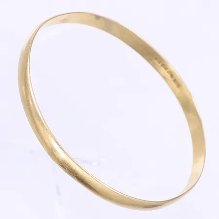 Armring Ø66mm bredd 6mm, svenska stämplar, något ojämn, 18K Vikt: 20 g