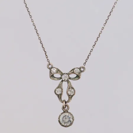 Kedja längd 39cm, bredd 1mm, integrerat hänge med vita stenar, 830/1000 silver Vikt: 4 g