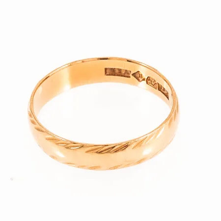 Ring mönstrad stl:17 bredd 4mm, gravyr, 18K 2,1g.