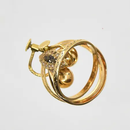 Diverse defekt guld med stenar, 18K. Vikt: 8,9 g