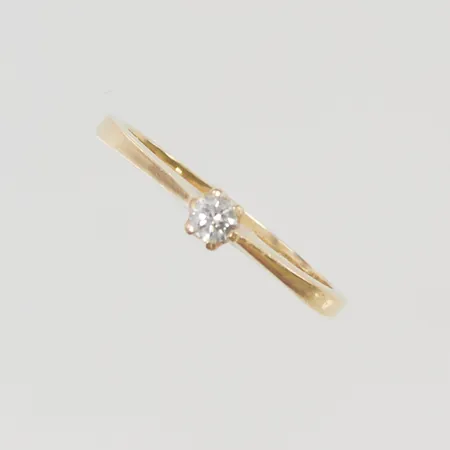 Ring med diamant 0,10ct stl:18 bredd 3mm 18K 2,3g.