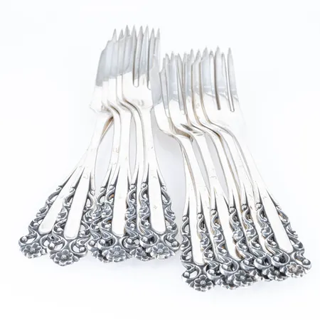 Aristokrat i silver (830/1000) 12 bakelsegafflar. Längd 150 mm. Bruksskick. Vikt 254g Vikt: 254 g