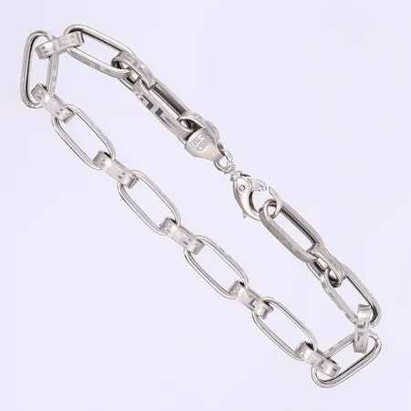 Armband med meandermönster 23,5cm, bredd 7mm, ihåligt, något slitet, vitguld 18K Vikt: 11,1 g