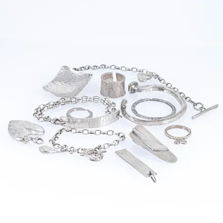 Diverse egentillverkade smycken i silver 925/1000 175,3g.