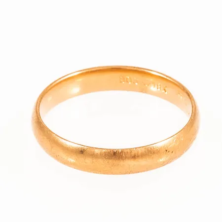 Ring slät stl:20 bredd 4mm, repig, gravyr, 18K 4,1g.