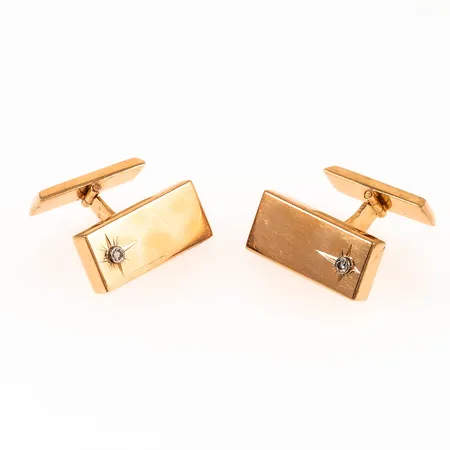 Manschettknappar med 2 x ca 0,03ct 8/8-slipade diamanter 21x9,5mm, gravyr, 18K 11,0g.