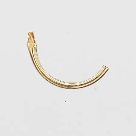Guldbit längd 12mm, bredd 1mm, defekt, 18K. Vikt: 0,1 g