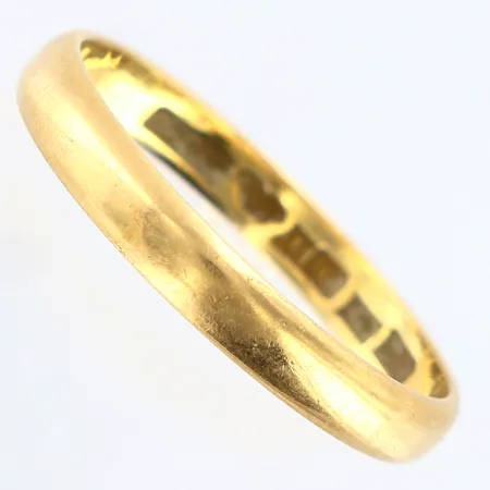Ring slät stl: 19¼ bredd: 3mm, gravyr, 18K Vikt: 2,5 g