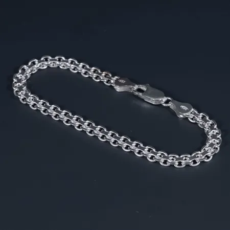 Oanvänt armband x-länk i silver 925/1000. Längd 19 cm, bredd 5,2 mm. Karbinhake. 7,5g.