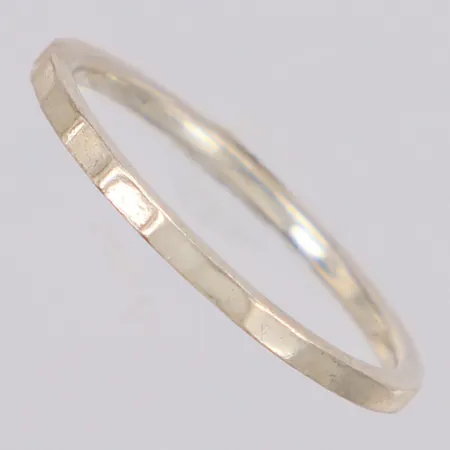 Ring stl:18, bredd 1,5mm, 925/1000 silver Vikt: 1,4 g