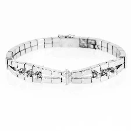 Armband halvstelt med 6 x ca 0,05ct briljantslipade diamanter längd 19,5cm bredd 6-9,2mm, kistlås, 18K 30,6g.   