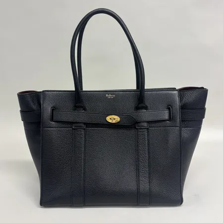 Handväska Mulberry Zipped Bayswater, England, svart läder med guldfärgade beslag, mått ca 47x27x20cm, vinrött mockafoder, släppt något i botten, bruksskick, dustbag  Skickas med postpaket.