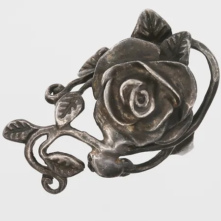 Ring med genombruten dekor ros, stl: 17¼, bredd 2-32mm 925/1000 Silver. Vikt: 7,5 g