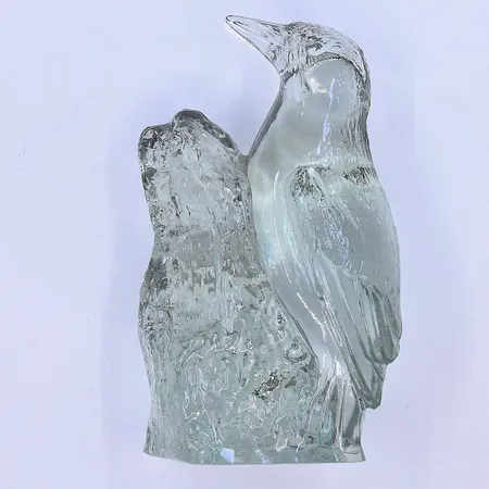 Skulptur fågel formgiven av Paul Hoff Svensk glas/WWF höjd 9,4 cm, grön glasmassa signerad 1970-80-tal.