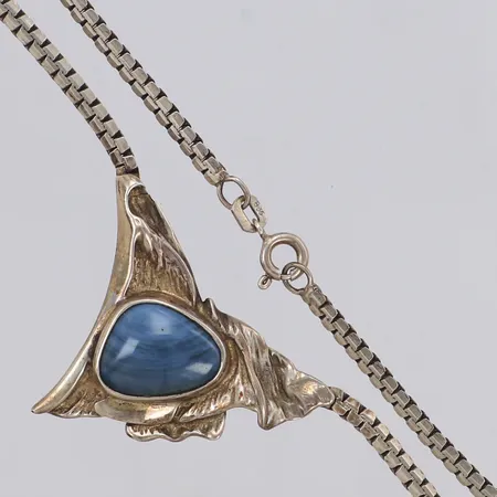 Collier med bergslagssten längd 43cm, bredd 30mm, ojämn länk, 835/1000 silver Vikt: 16,2 g