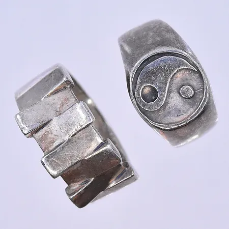 Ringar stl:19¾ och 19½, silver 925/1000. Vikt: 21,5 g