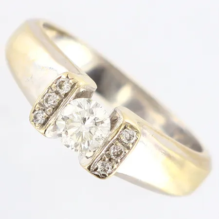 Ring med diamanter, 0,35ct 6x0,01ct, stl:17, vitguld, behov av omrodering, 18K Vikt: 6 g